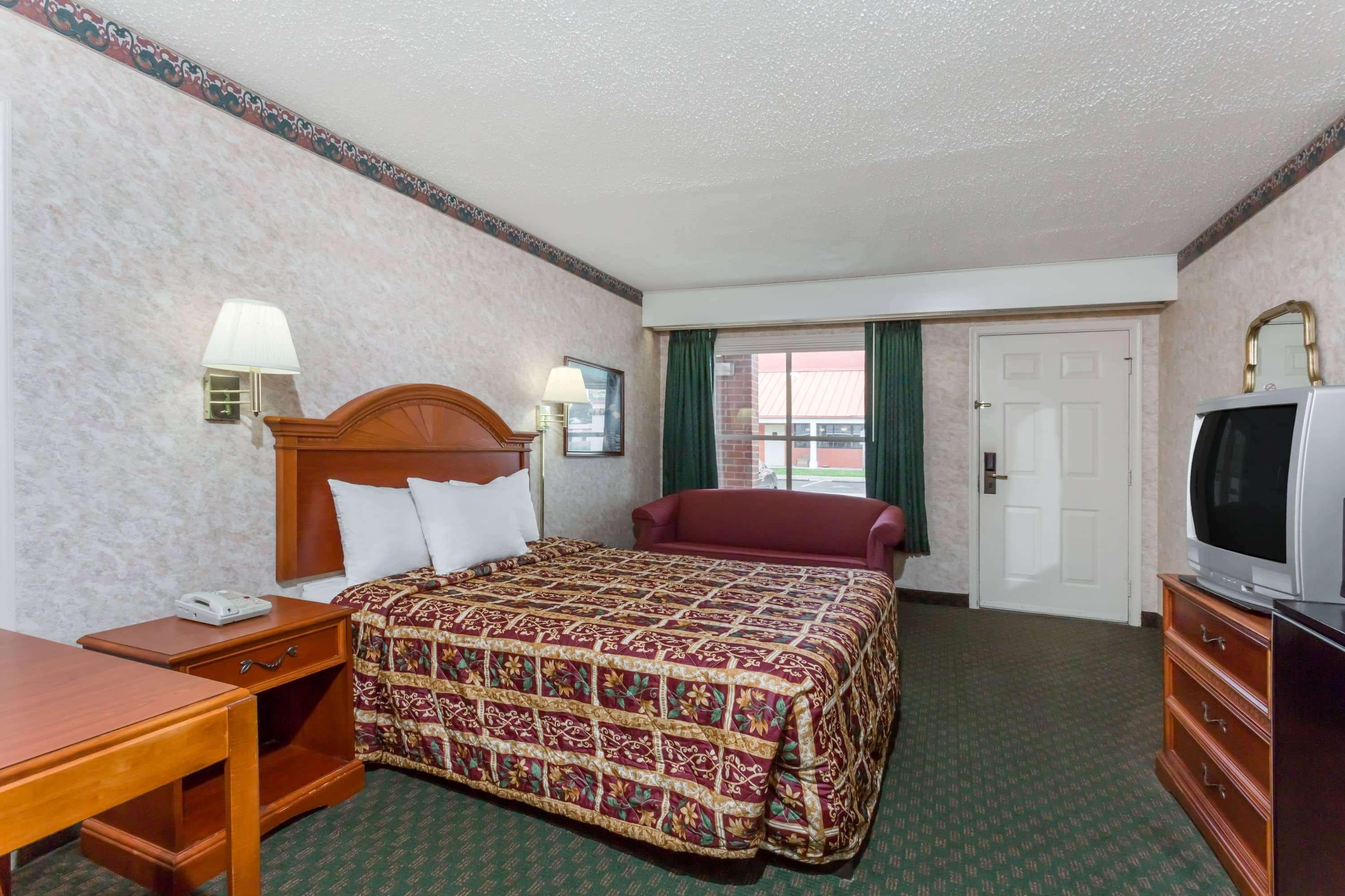Days Inn By Wyndham Petersburg/South Fort Lee Exterior photo
