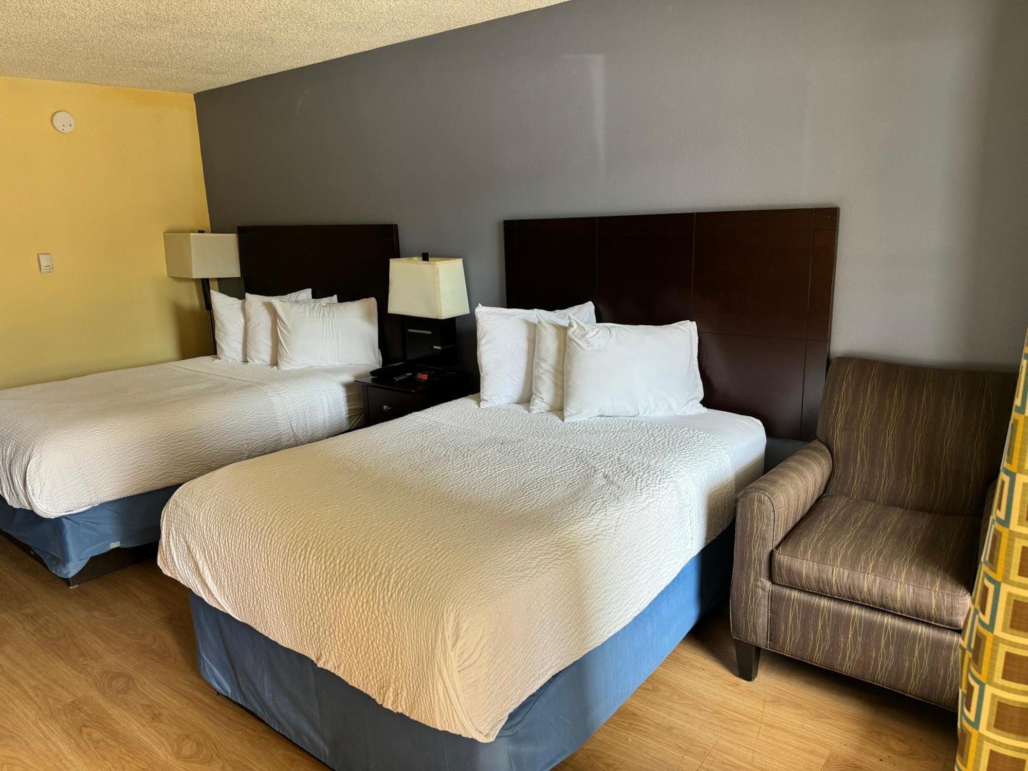 Days Inn By Wyndham Petersburg/South Fort Lee Exterior photo