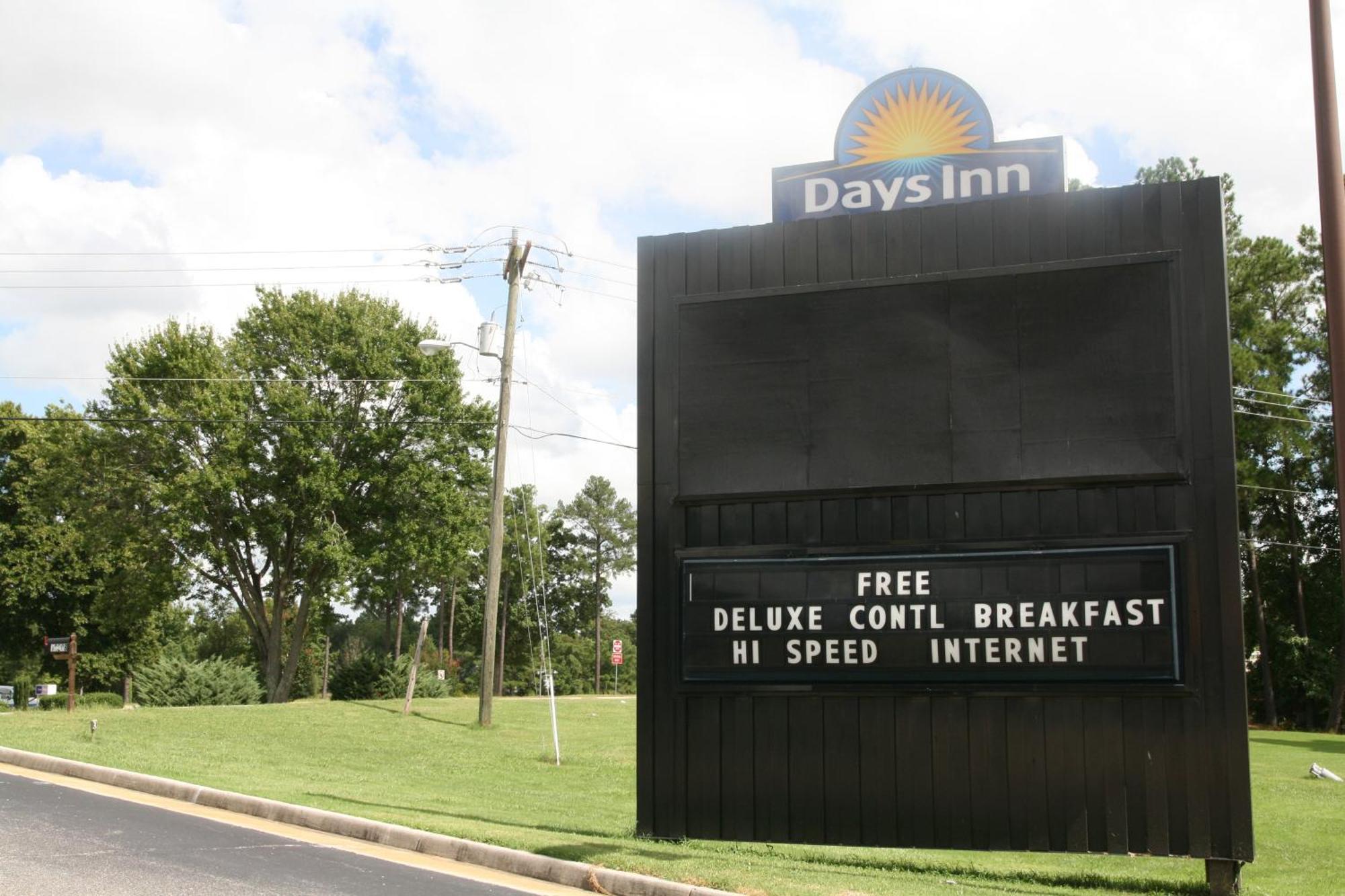 Days Inn By Wyndham Petersburg/South Fort Lee Exterior photo