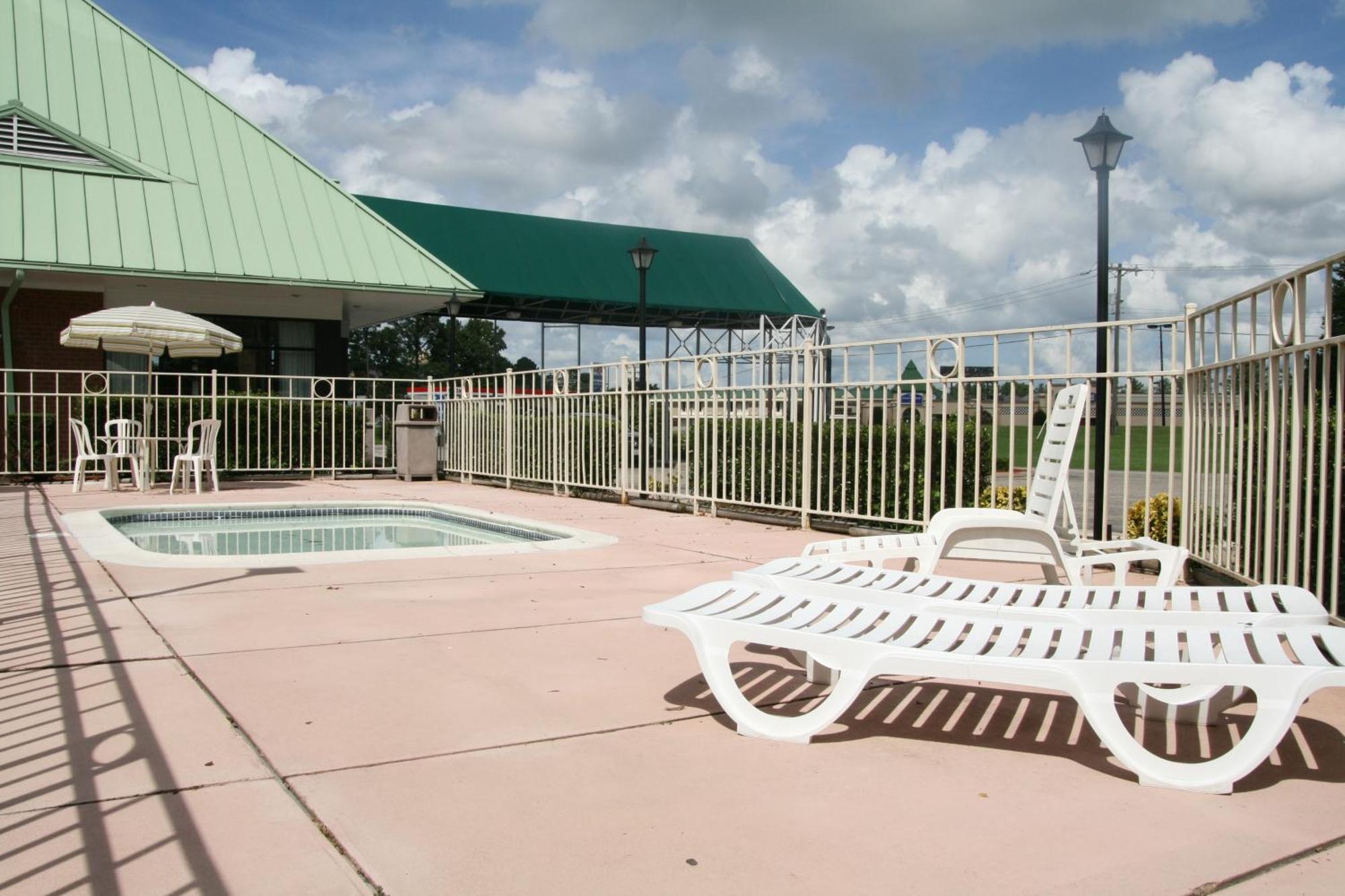 Days Inn By Wyndham Petersburg/South Fort Lee Exterior photo