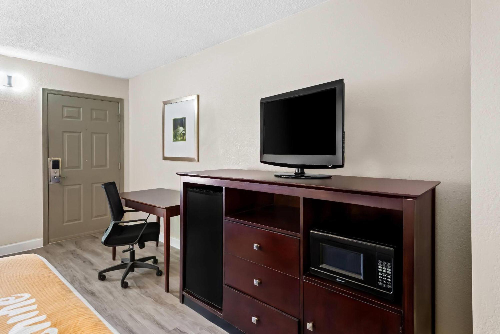 Days Inn By Wyndham Petersburg/South Fort Lee Exterior photo