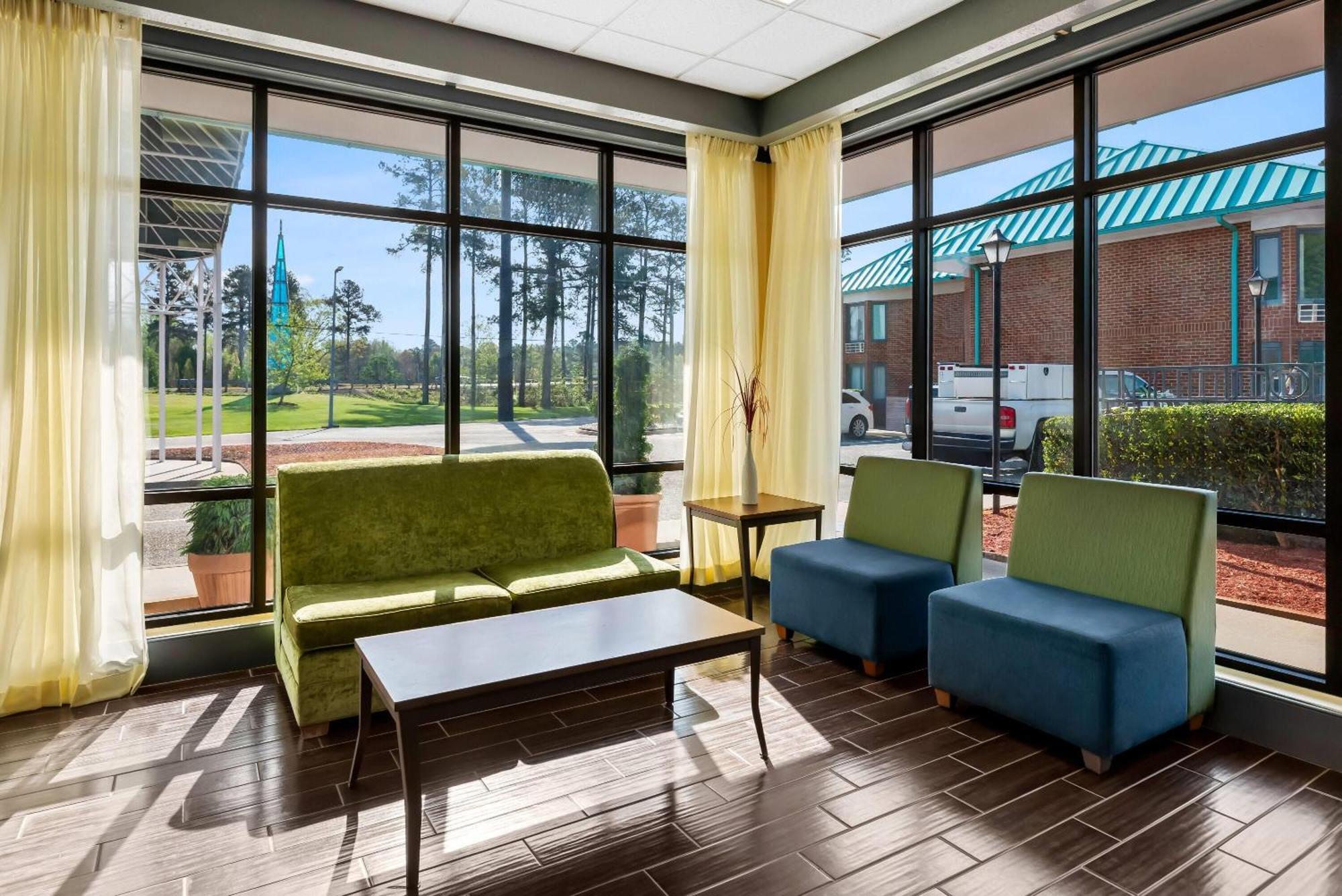 Days Inn By Wyndham Petersburg/South Fort Lee Exterior photo