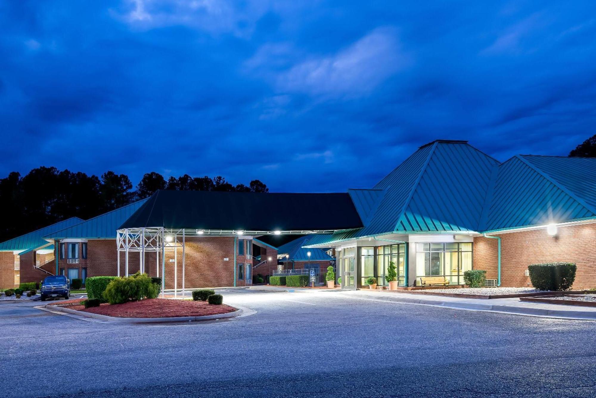 Days Inn By Wyndham Petersburg/South Fort Lee Exterior photo
